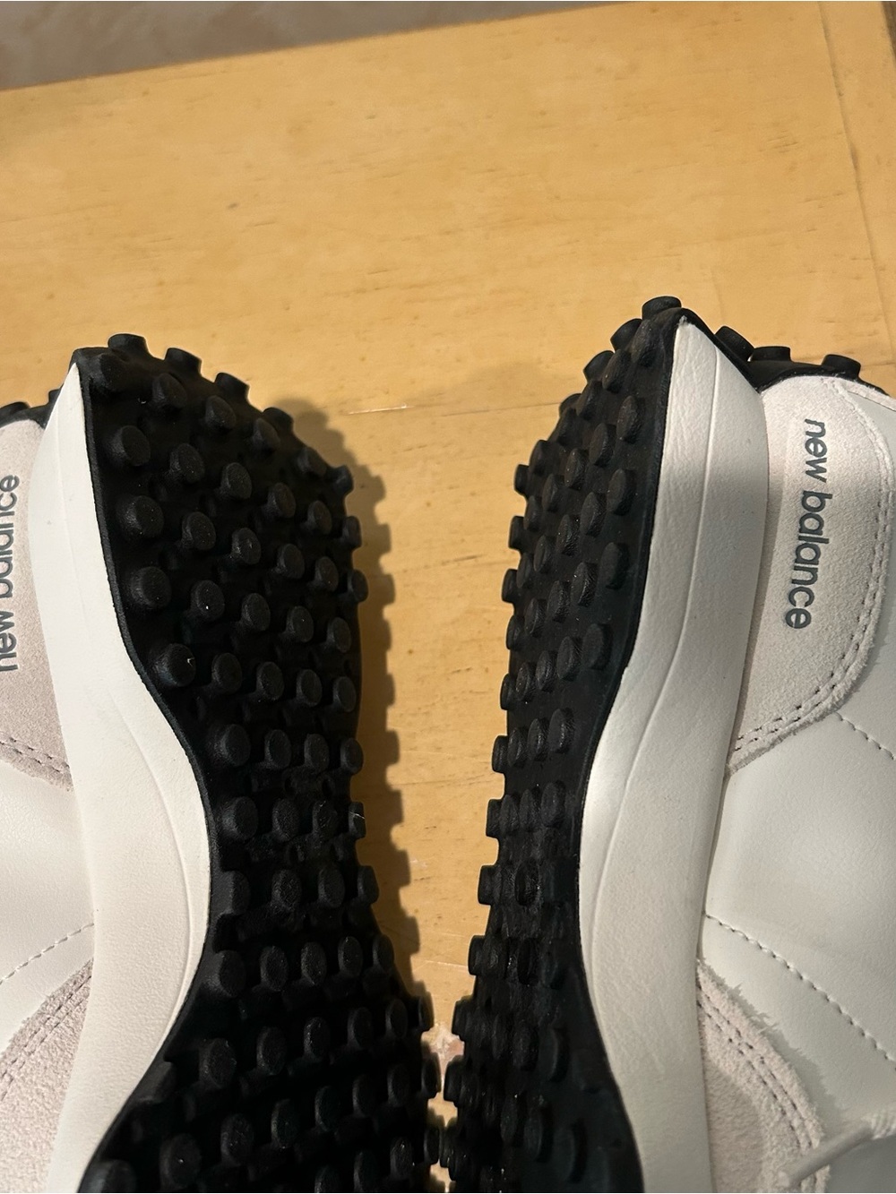 New balance womens 327 leather, suede, black and white sneaker in size 7 - Picture 11 of 14